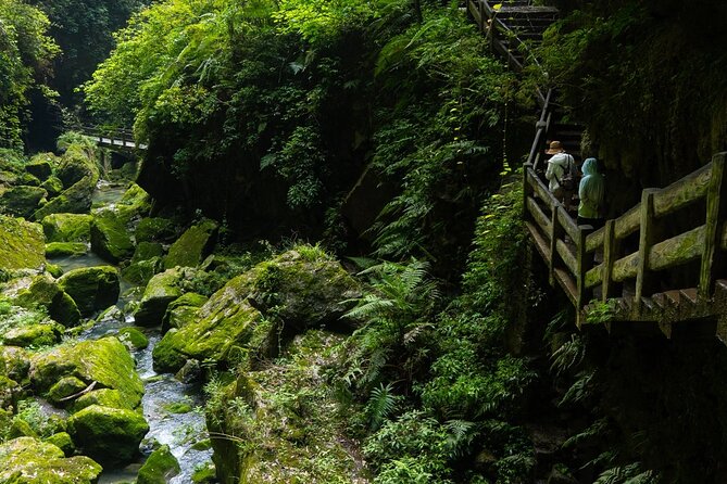Chongqing Wulong: All inclusive luxury private trip to 2 spots - Longshuixia Gap: Canyon Cracks and Water Sounds
