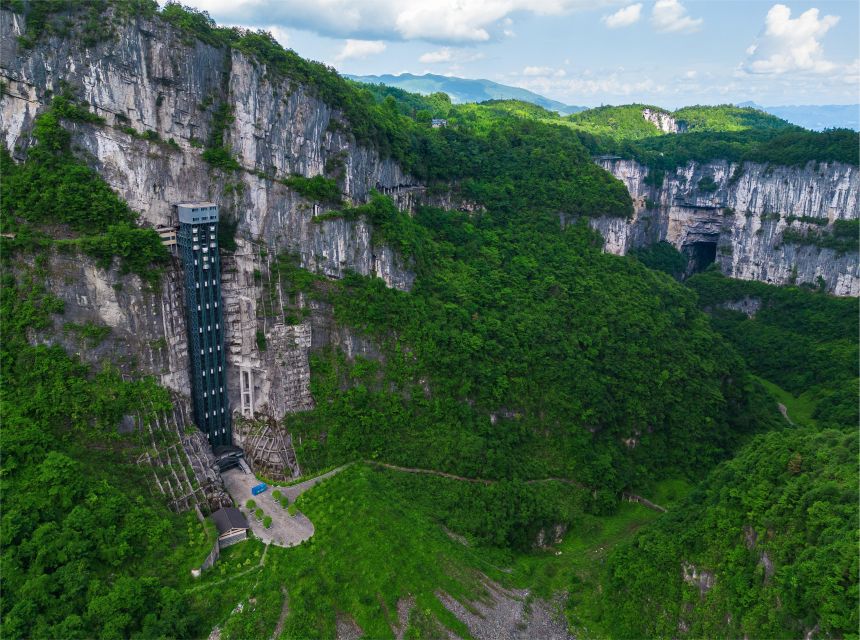 Chongqing: Wulong Private Day Exploration Tour - Guides, pacing, and the language factor