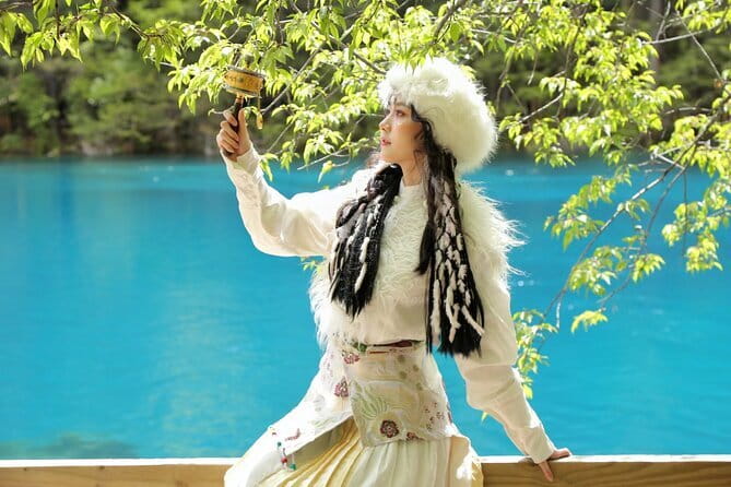 Classic 3-Day Jiuzhaigou Private Tour(Transportation+Tickets) - Day 1: arriving, transferring to your hotel, and getting your first park time