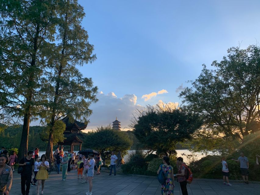 Customized Hangzhou Guided Tour Based on Your Interests - Sijiqing Clothes Market and Hefang Street for Real-World Hong Kong Style Energy
