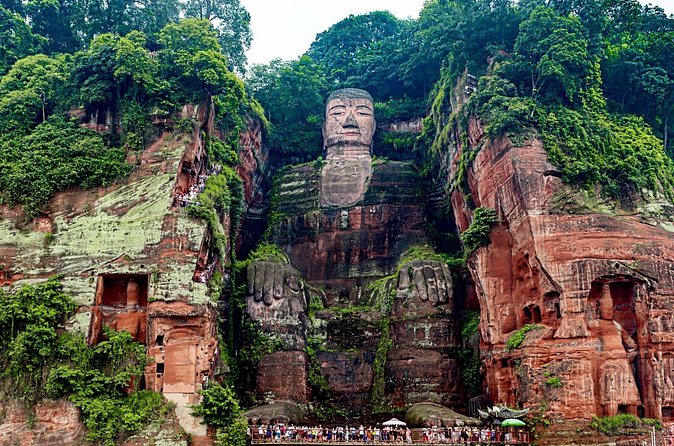 Day Tour: Chengdu Panda Breeding Base and Leshan Giant Buddha - Leshan Giant Buddha Choice: Walk Up or Boat Around