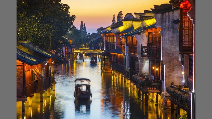 Delve into Wuzhen Water Town: Private Tour from Shanghai - Lunch in Wuzhen, plus the snack-friendly mindset