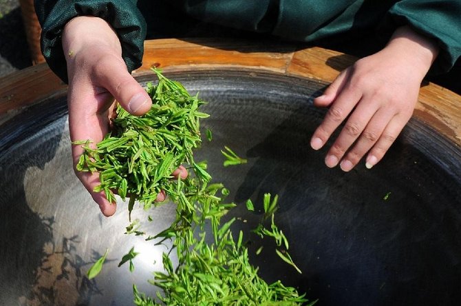 Experience Chengdu: Private Tea-Making Day Tour of Mengdingshan Tea Plantation - Key things to know about Mengdingshan tea making day tours