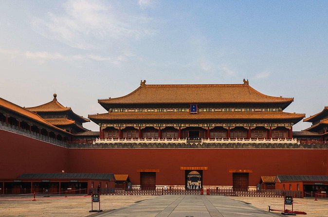 Forbidden City and Tiananmen Square Guided Tour in Beijing - The guide’s job: avoiding crowd traps and helping you read the site