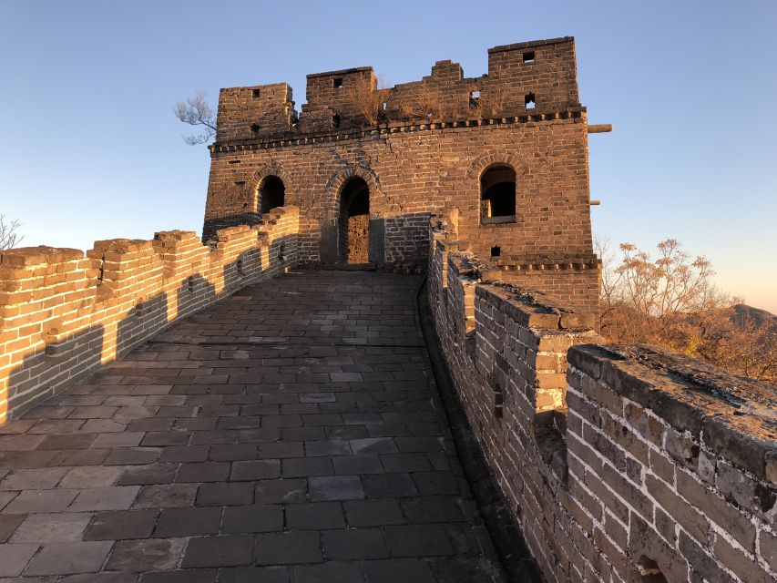 From Beijing: Mutianyu Great Wall Private Tour with Lunch - Why Mutianyu at dawn feels easier than the big-name rush
