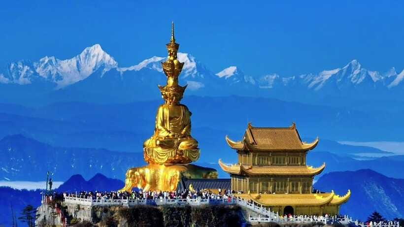 From Chengdu: Mount Emei Day Trip with Golden Summit Visit - Lunch at the Golden Summit, and how to not rush it