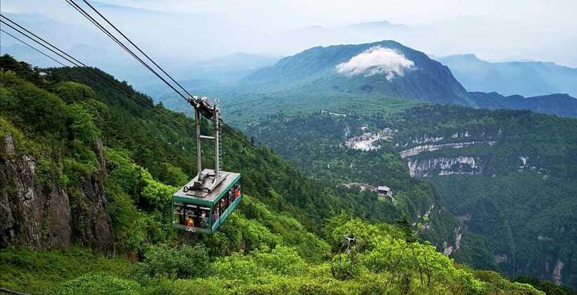 From Chengdu: Mount Emei Day Trip with Golden Summit Visit - English guide quality, and how that affects what you take home