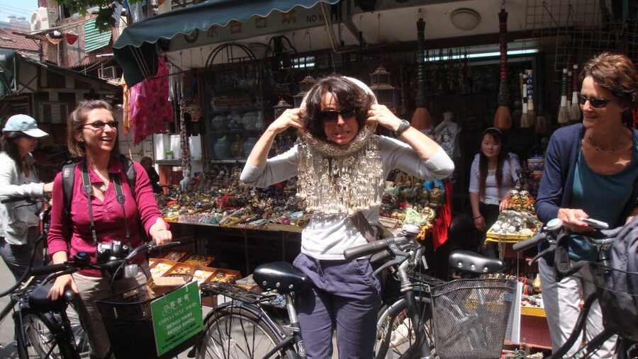 Full-Day Shanghai Classic Bike Tour - Lunch and shop time, a break that keeps the day local