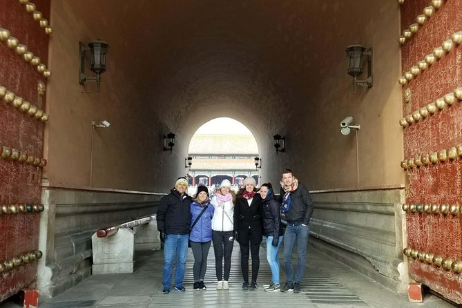 Great Wall & Forbidden City Layover Small Group Tour (9AM-5PM) - Airport pickup at Terminal 3, Starbucks meeting spot, and visa-free help