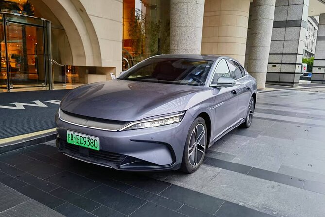 Guangzhou Baiyun Airport Guangzhou Hotels:Private with Meet & Great Service - Car comfort, modern vehicles, and practical help with luggage