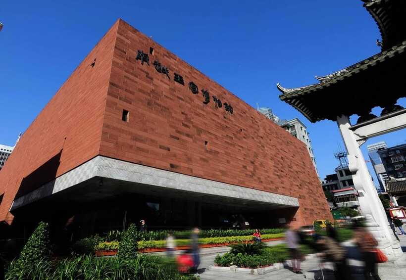 Guangzhou Full Day City Tour with Old and New Highlights - How the private guide keeps the day organized