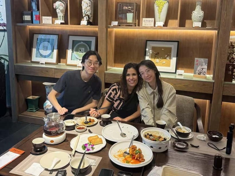 Guangzhou: Private Guided City Tour with a Local - Price and logistics: what $200 per person buys you