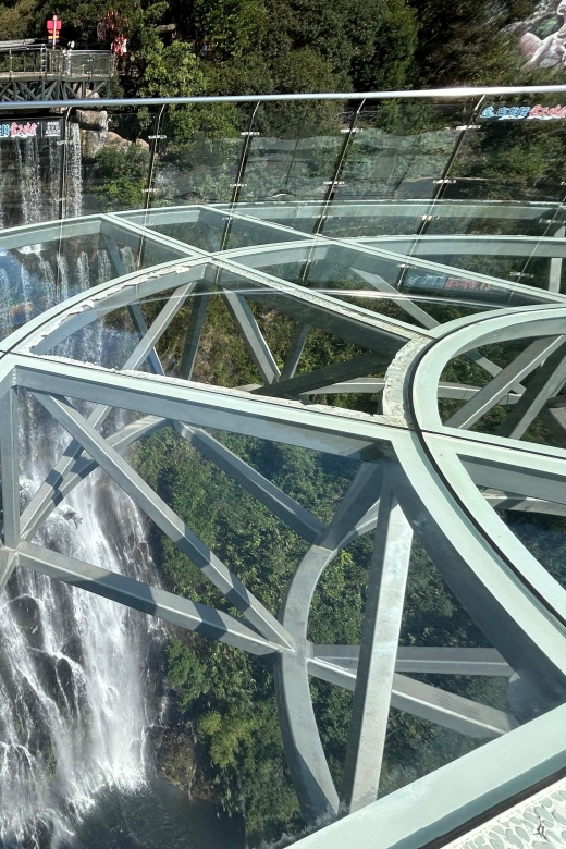 Guangzhou to Gulong Canyon and Cave Fairland PRI Day Tour - What the 10-hour pace feels like, plus lunch