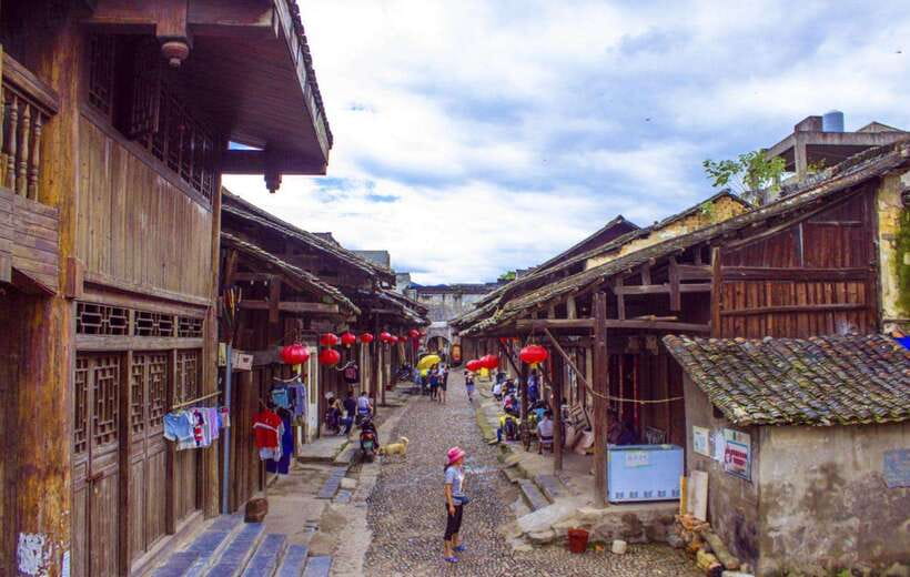 Guilin: Elephant Trunk Hill, Reed Flute Cave & Daxu Old Town - Yunfeng Temple: a calm pause before the cave lights