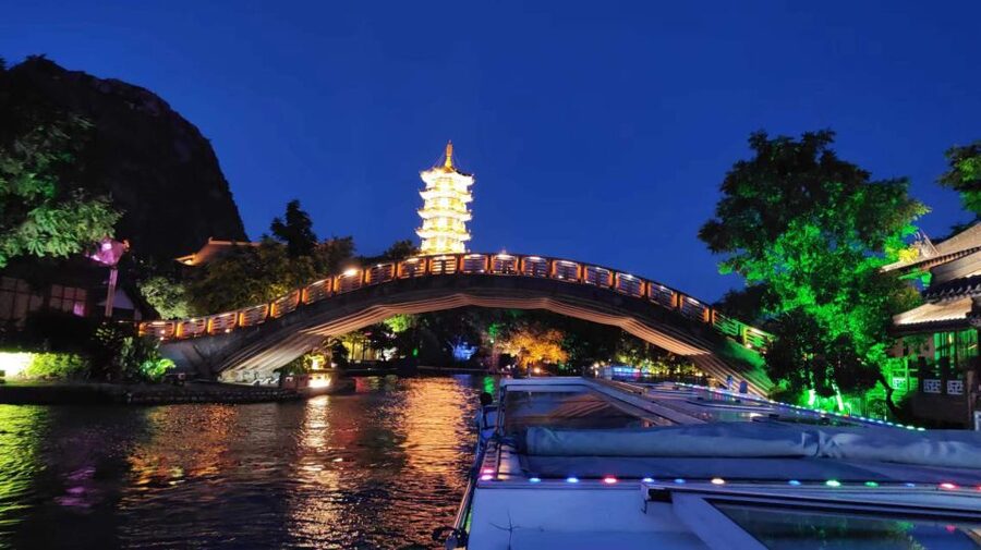 Guilin: Four Lakes Night Cruise with Round-trip Transfer - Performances on the Water: Music You Can Appreciate Even Without Words