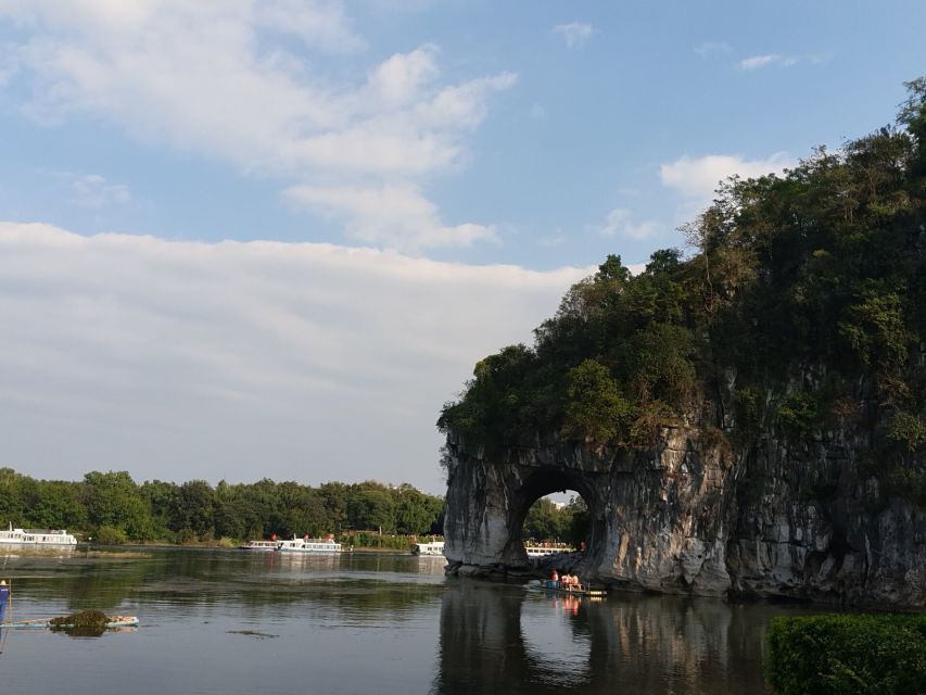 Guilin: Private Full-Day City Tour with Fubo Hill - South China Pearl Museum: Learning Pearl Farming and Buying Small Gifts