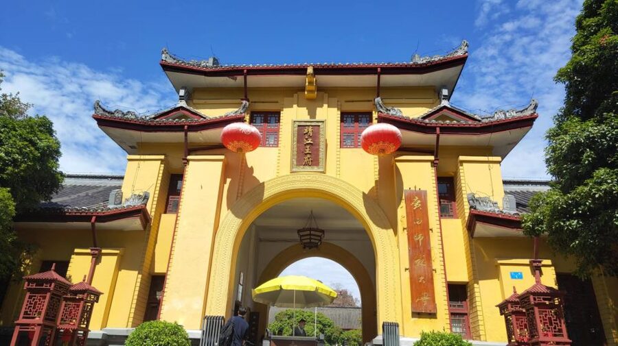 Guilin: Private Full-Day City Tour with Fubo Hill - Guides, Language, and Real-Day Pacing