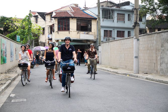 Half-Day Bike Tour of Shanghai Old Town with Food Tasting - Why Shanghai Old Town works better on a bike