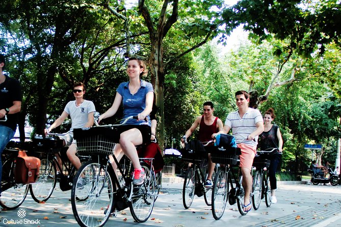 Half-Day Bike Tour of Shanghai Old Town with Food Tasting - Vintage bikes and an easy pace you can handle