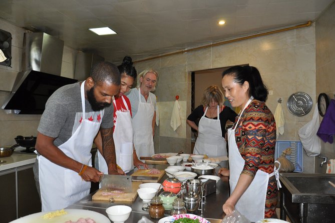 Half-Day Sichuan Cooking Class Experience in Chengdu - The kitchen setup: school, hostel, or chef home