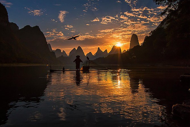 Half-day Xingping photographic Sunrise tour with the Fisherman - Ferries, Misty-Morning Photos, and the 20-Yuan Banknote View