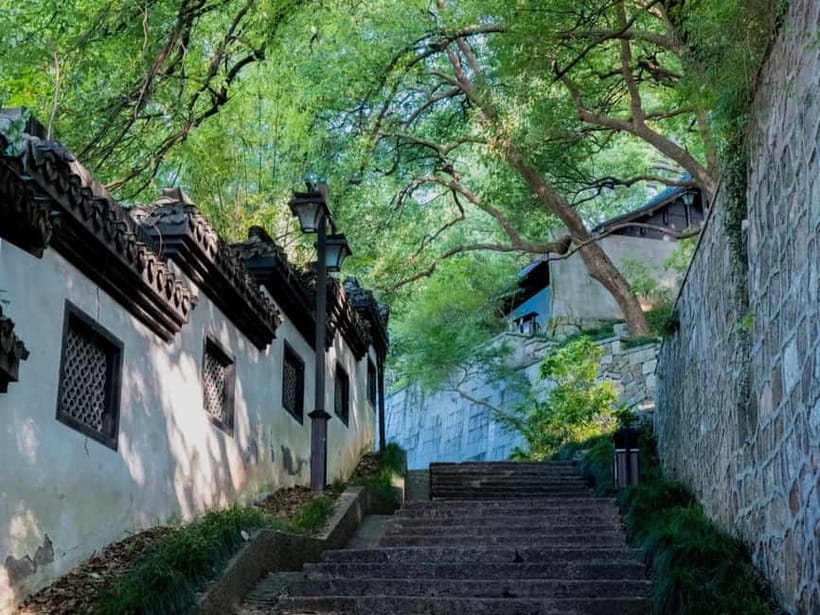 Hangzhou Insider Mini-Hike: TCM, Hill Views and Wet Market - Wu Shan Hill trail time: temples, legends, and Cheng Huang Miao