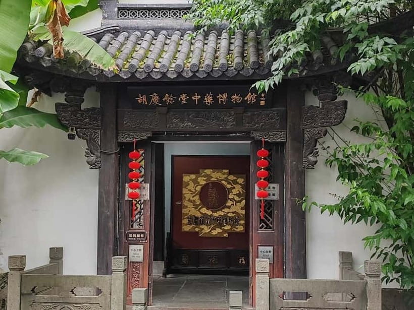 Hangzhou Insider Mini-Hike: TCM, Hill Views and Wet Market - The hidden pavilion: West Lake and the skyline view