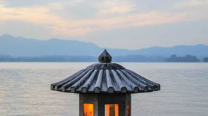 Hangzhou:Luxury West Lake Cruise+Santan Yinyue Island Ticket - Santan Yinyue Island Time: Gardens, Pagodas, and Three Pools Mirroring the Moon