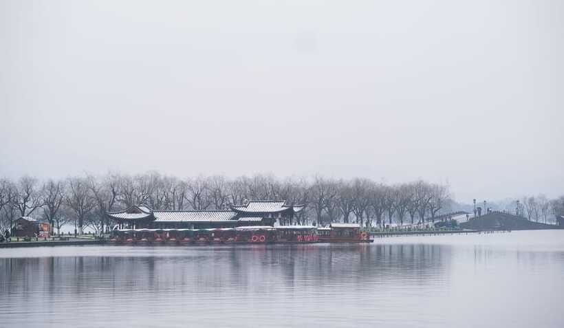 Hangzhou:Luxury West Lake Cruise+Santan Yinyue Island Ticket - Price and Value at About $19 Per Person