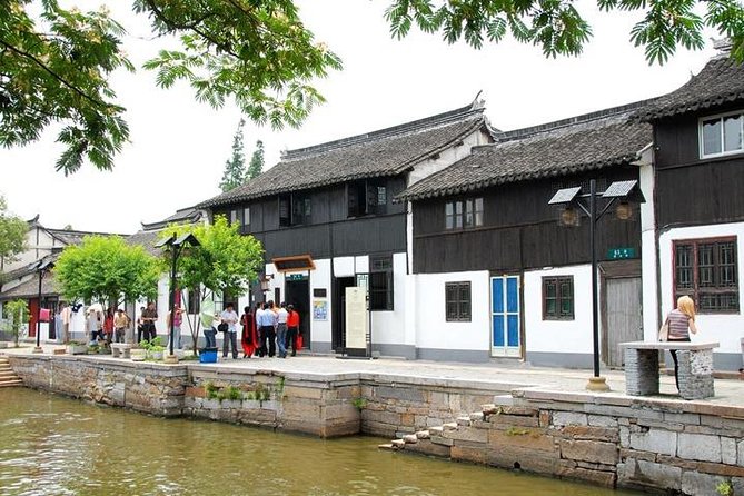 Hire a car with driver to Zhujiajiao Town 8 hours service - Getting picked up in Shanghai, from Nanjing Road to your hotel