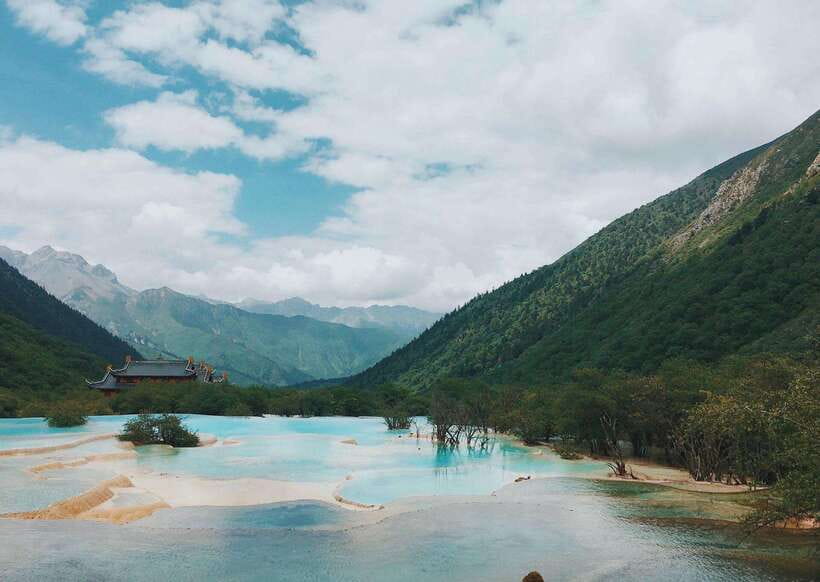 Huanglong Scenic Area: Explore Stunning Five-Colored Ponds - Xuebaoding and Sleeping Beauty Mountain, how the route gets framed