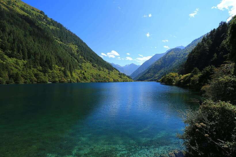 Jiuzhai Valley National Park：Visit Colorful Fairy Tale World - Jiuzhaigou, Nine Village Valley, and why it is UNESCO level