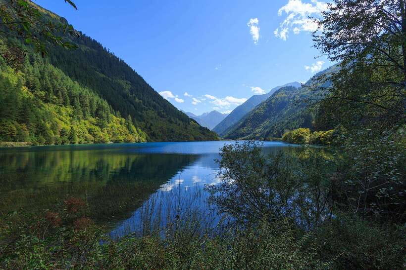 Jiuzhai Valley National Park：Visit Colorful Fairy Tale World - The 1-day flow, from 九寨沟风景区游客中心 to scenic stops