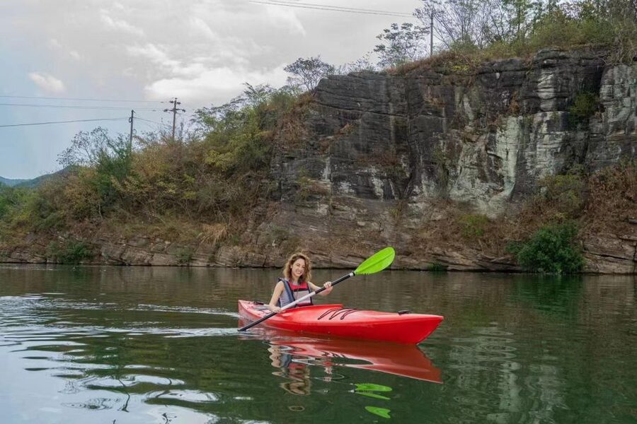Kayaking tour with Local Guide( dry suit for winter) - Safety Briefing and Fast Skills: How Beginners Learn This River