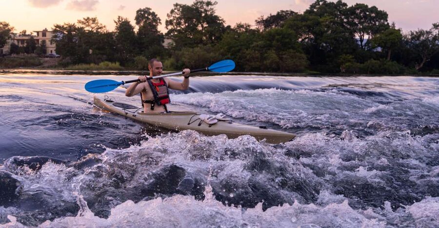 Kayaking tour with Local Guide( dry suit for winter) - 5 Hours Total, With 2 Hours Kayaking and a Real 9 km Paddling Run