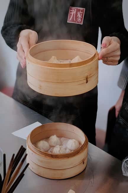 Make Soup Dumpling: Vegan or Pork in Shanghai Shikumen - Steaming in bamboo baskets, then eating the proof