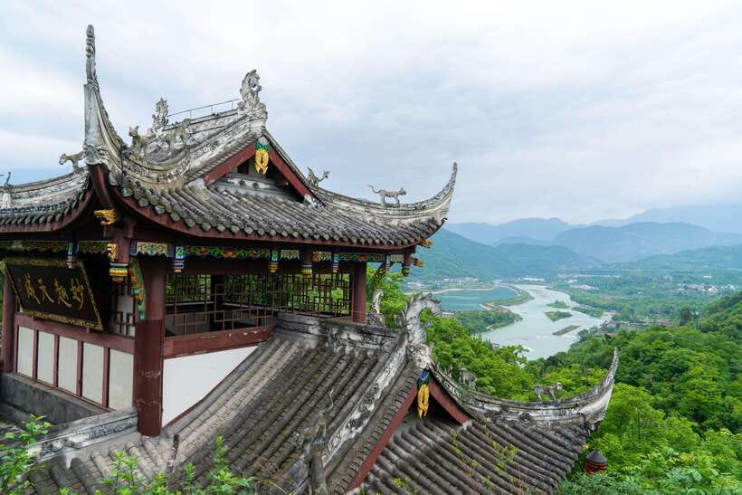 Mount Qingcheng Tour: Explore Serene and Sacred Taoist Site - Getting from Chengdu with a dedicated driver, not a scramble