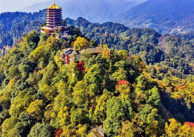 Mount Qingcheng Tour: Explore Serene and Sacred Taoist Site - On the mountain: photo stop, temples, and self-guided walking time