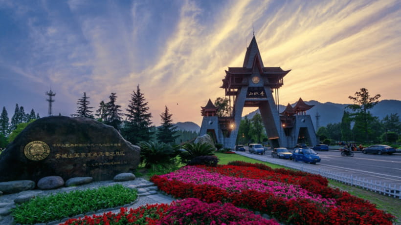 Mount Qingcheng Tour: Explore Serene and Sacred Taoist Site - Service staff support: helpful when you need quick answers