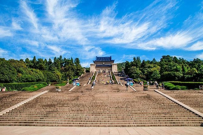 Nanjing City Private Customized Day Tour with Lunch - Stop 1: Dr. Sun Yat-sen’s Mausoleum
