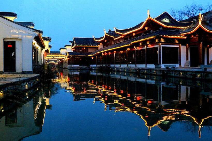 Nanjing: Night Cruise on Outer Qinhuai River for Adults - Starting at Bao’en Temple Dock: Setting Your Bearings Fast