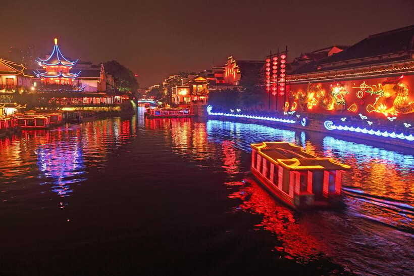 Nanjing: Night Cruise on Outer Qinhuai River for Adults - Fengtai Bridge and the Return Loop: How to Enjoy the Glow Without Rushing