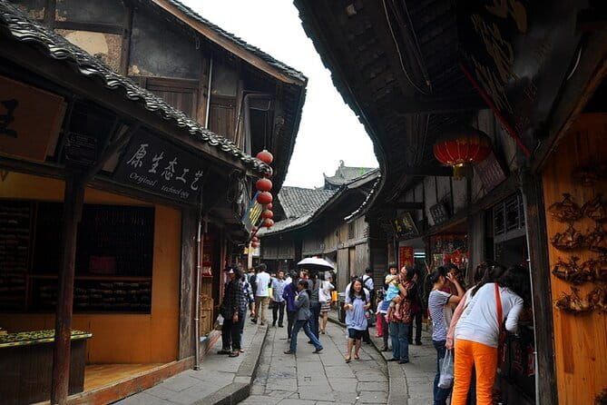 One Day Trip to Chengdu Panda Base and Leshan Buddha Tour - Door-to-door private transport in Chengdu (what you actually gain)