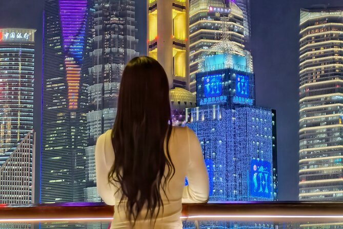Photo Session on the Famous Shanghai Skyline - North Bund at night: why this skyline walk works