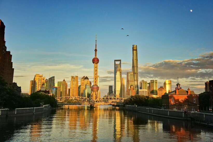 Private 3 hour bike tour with coffee break - First Pedal: Xiangyang Park and the quick start rhythm