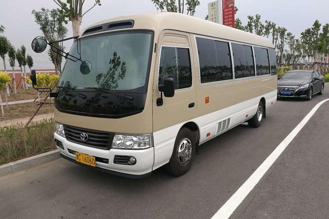 Private Beijing Airport Transfer To Beijing Downtown Hotel - The ride into Beijing, paced by traffic