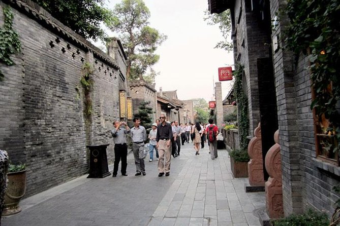 Private Chengdu Day Tour: Giant Pandas and Jinsha Site Museum - Jinsha Site Museum: Shu Kingdom Treasures in a Calm Setting