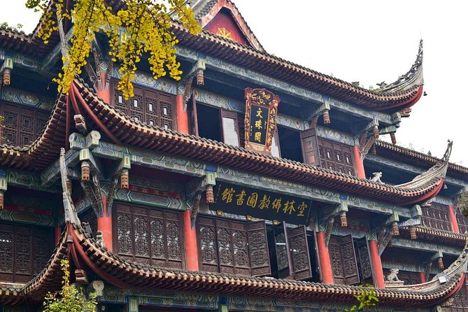Private Chengdu Highlights Day Trip: Panda Base and City from Chongqing by Train - Kuanzhai Alley: old streets, crafts, and lunch-adjacent snacks