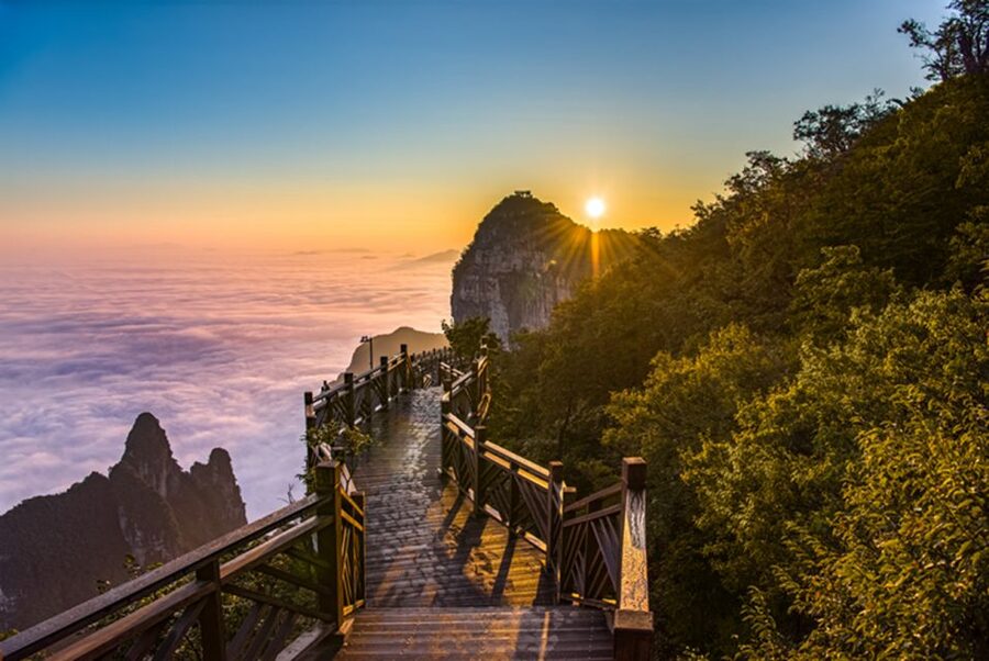 Private Day Tour to Tianmen mountain & Sky walk&Glass Bridge - The 999 steps to Tianmen Dong (Heaven’s Door Cave)
