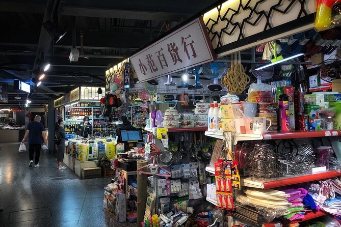 Private Day Tour: Zhujiajiao Water Town with Shanghai Local Shopping Outing - Hongqiao Pearl Market: pearls, jewelry, and quick lessons in shopping mindset